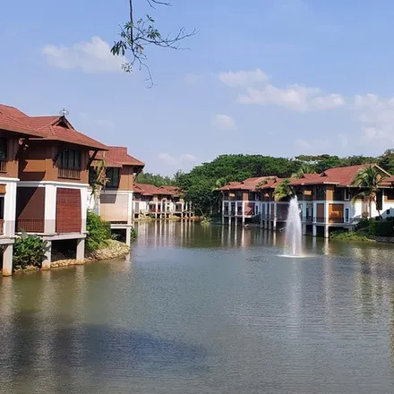 Rent this 4 bed apartment on MacRitchie Nature Trail in Singapore 574325, Singapore