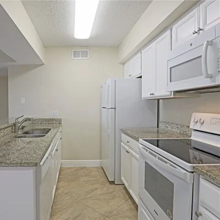 Image 8 - 5399 Summerlin Road, Fort Myers, FL 33919, USA - Condo for rent