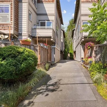 Image 3 - 9509 Ashworth Ave N Unit B, Seattle, Washington, 98103 - House for sale