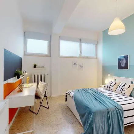Rent this 6 bed apartment on Parrucchiera Patrizia in Via Guglielmo Oberdan, 25128 Brescia BS