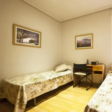 Rent this 3 bed room on Calle de Vallehermoso in 59, 28015 Madrid