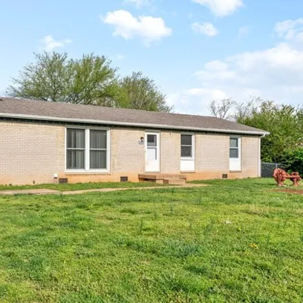 Image 3 - 2202 Pendleton Drive, Green Acres, Clarksville, TN 37042, USA - House for sale