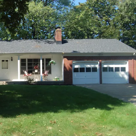 Buy this 4 bed house on 3325 Poinsettia Avenue Southeast in Grand Rapids, MI 49508