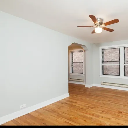 Image 3 - 425 West Roscoe Street - Apartment for rent