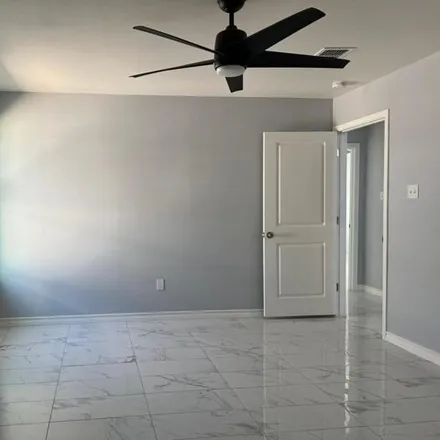 Image 3 - 1515 Wilfrano Drive, Laredo, TX 78046, USA - House for rent