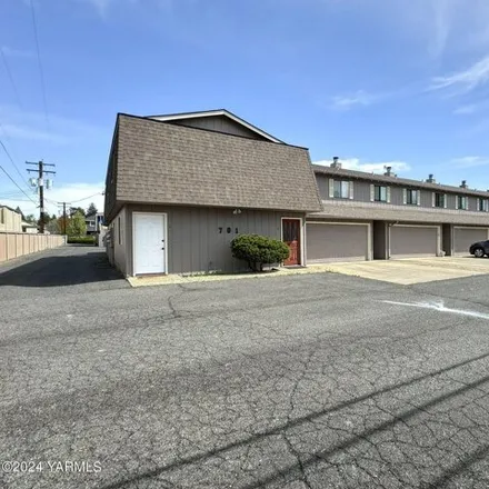 Buy this 2 bed condo on 657 South 38th Avenue in Yakima, WA 98902