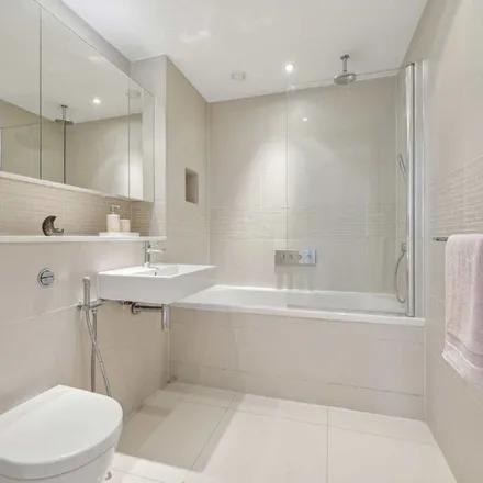 Image 2 - Pump House Crescent, London, TW8 0HP, United Kingdom - Apartment for rent