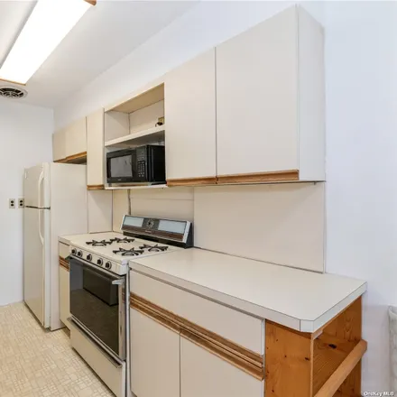 Image 5 - 246-12 60th Avenue, New York, NY 11362, USA - Condo for sale