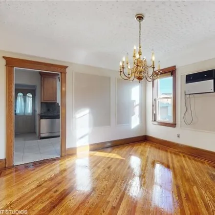 Image 3 - 77-71 79th Street, New York, NY 11385, USA - House for sale