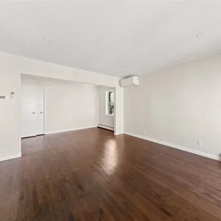 Image 6 - 119-30 7th Avenue, New York, NY 11356, USA - House for sale