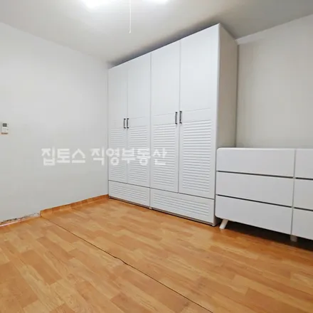 Rent this 2 bed apartment on 서울특별시 송파구 송파동 12-11