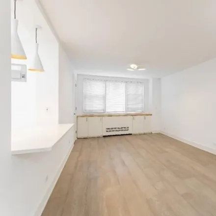 Image 4 - 208 East 81st Street, New York, NY 10028, USA - Condo for rent