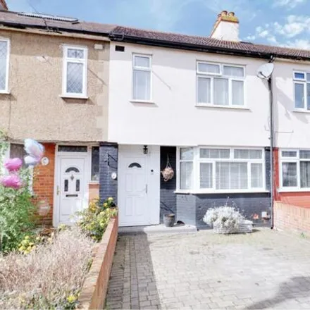 Buy this 3 bed townhouse on Grange Road in Aveley, RM15 4EJ