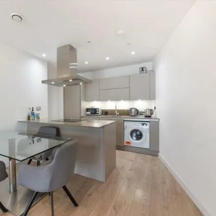 Rent this 3 bed apartment on Delancey Apartments in 12 Williamsburg Plaza, Canary Wharf