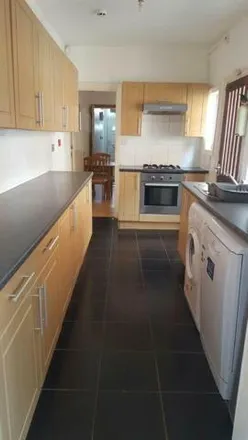 Rent this 6 bed townhouse on 24 Luton Road in Selly Oak, B29 7BN