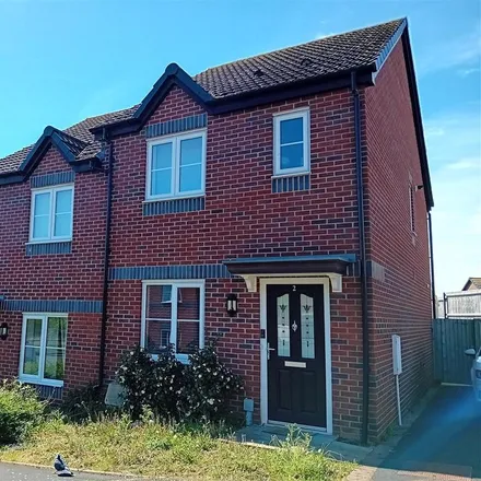 Rent this 2 bed duplex on Marbled Close in Warwick, CV31 1AY