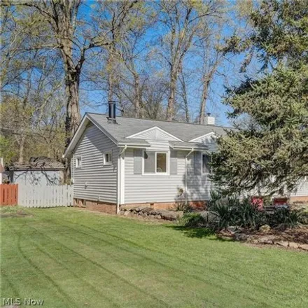 Image 3 - 212 Moorewood Avenue, Avon Lake, OH 44012, USA - House for sale