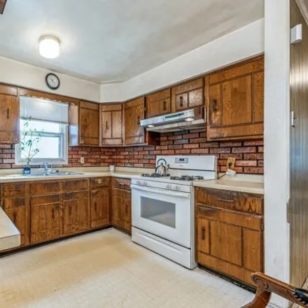 Image 4 - 2787 Argonne Drive, North Chicago, IL 60064, USA - House for sale