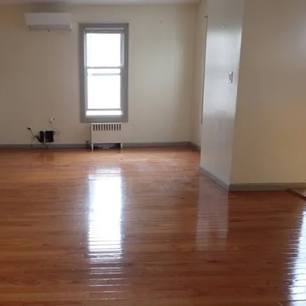 Image 5 - 40 Ashford Street, New York, NY 11207, USA - House for rent