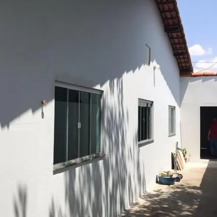 Buy this 3 bed house on Avenida Getúlio Vargas in Jardim das Palmeiras, Uberlândia - MG