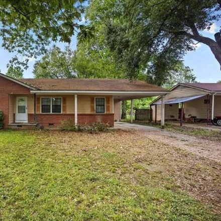Buy this 3 bed house on 210 West 18th Street in Yazoo City, MS 39194