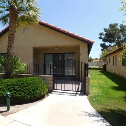 Image 2 - 19090 Frances Street, Apple Valley, CA 92308, USA - House for rent