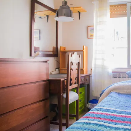 Rent this 3 bed room on Madrid in Farmacia - Calle Sambara 31, Calle de Sámbara