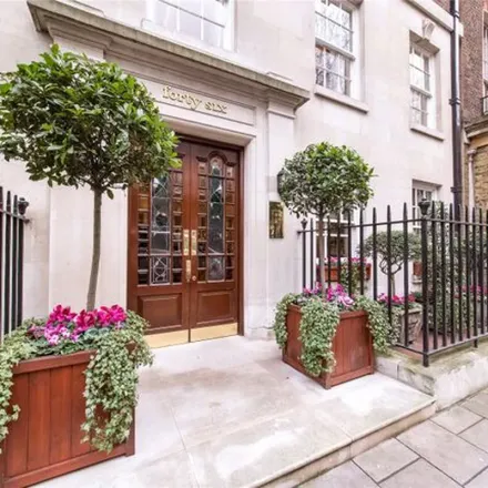 Image 3 - 48 Upper Grosvenor Street, London, W1K 2ND, United Kingdom - Apartment for rent