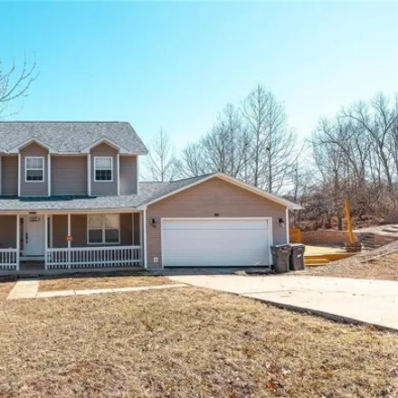 Buy this 4 bed house on 152 Dogwood Circle in Saint Robert, MO 65584