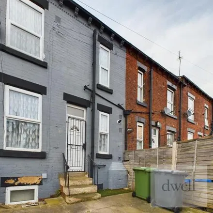 Rent this 2 bed townhouse on Clifton Mount in Leeds, LS9 6EP