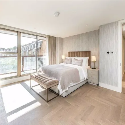 Rent this 3 bed apartment on South Lodge in 245 Knightsbridge, London