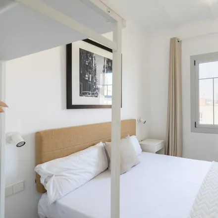 Rent this 1 bed apartment on Plaça d'Antoni Genescà i Corominas in 08001 Barcelona, Spain