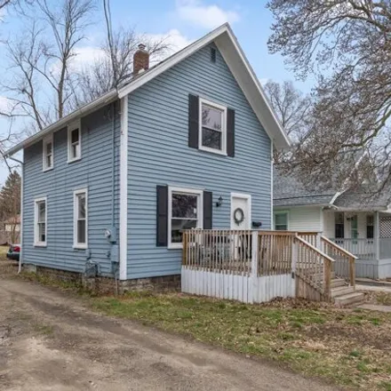 Buy this 2 bed house on 1521 Knollwood Avenue in Lansing, MI 48906