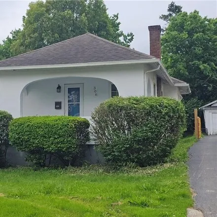 Rent this 3 bed house on 314 East Maplewood Avenue in North Riverdale, Dayton