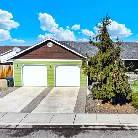 Buy this 3 bed house on 1965 Young Street in Grandview, WA 98930