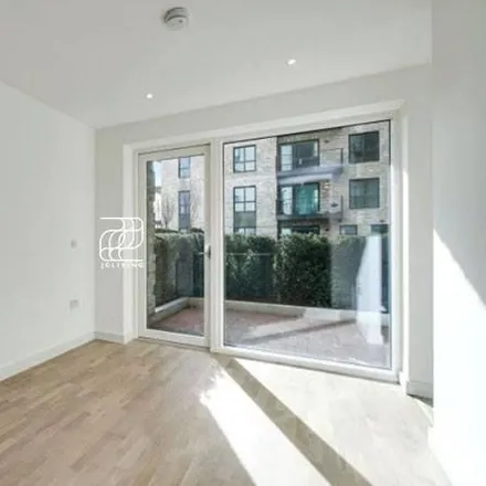 Rent this studio apartment on 151 Beaconsfield Road in London, UB1 1DA