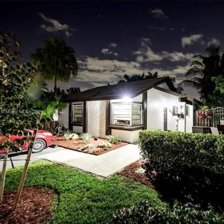 Image 2 - Pembroke Lakes Golf, 10500 Taft Street, Pembroke Pines, FL 33026, USA - House for sale