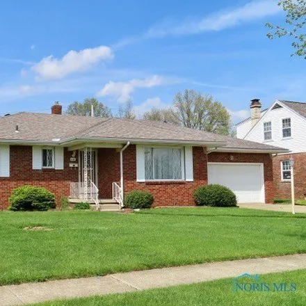 Buy this 3 bed house on 718 Coeli Drive in Toledo, OH 43612