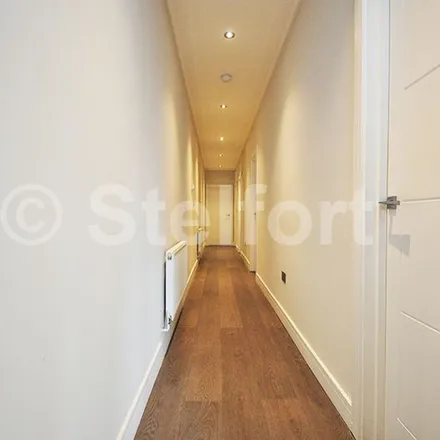 Rent this 3 bed apartment on Empire Square in London, N7 6JN