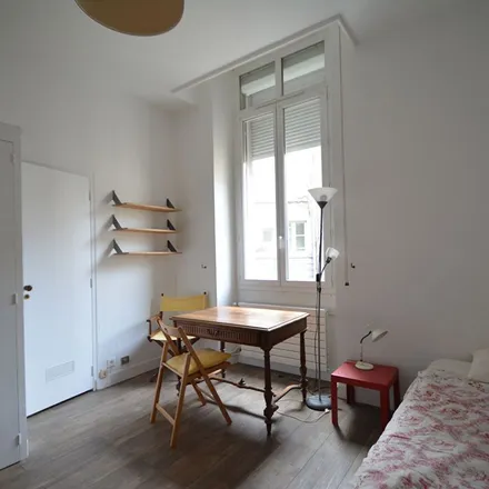 Image 4 - 4 Rue de Cursol, 33000 Bordeaux, France - Apartment for rent