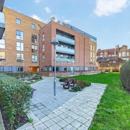 Image 6 - 42 Balham Hill, London, SW12 9DJ, United Kingdom - Apartment for rent