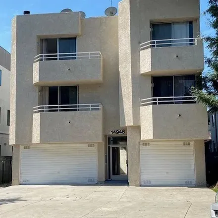 Rent this 3 bed townhouse on Alley 86123 in Los Angeles, CA 91403