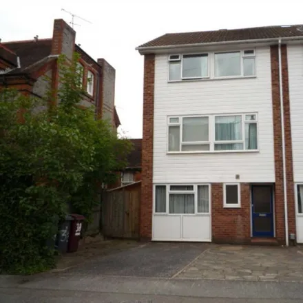 Rent this 5 bed house on Heavitree in 27 Bulmershe Road, Reading