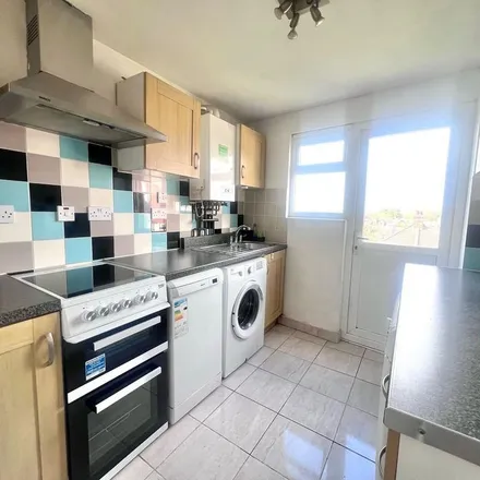 Image 7 - 63 Waddon Road, London, CR0 4LH, United Kingdom - Townhouse for rent