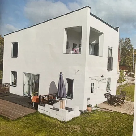 Rent this 3 bed apartment on Remontvägen in 177 39 Järfälla kommun, Sweden