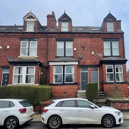 Buy this 4 bed townhouse on Ash Road in Leeds, LS6 3JJ