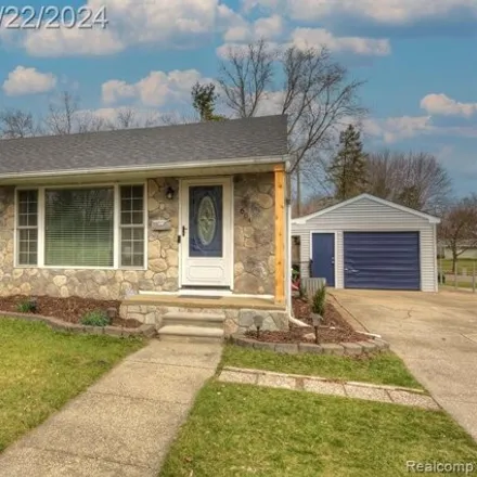 Buy this 3 bed house on Curzon Street in Howell, MI 48843