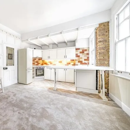 Rent this 3 bed apartment on Franciscan Road in London, SW17 8DS