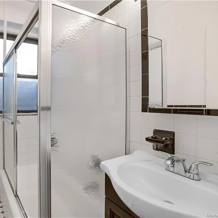Image 8 - 240 Martine Avenue, City of White Plains, NY 10601, USA - Apartment for rent