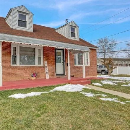 Image 2 - 398 McClellan Street, Reading, PA 19611, USA - House for sale